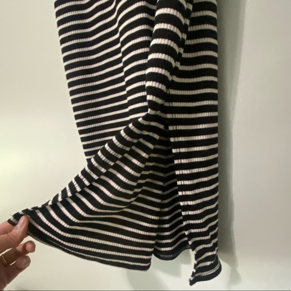 Acemi Black & White Strip Dress Keyhole Front Side Slit Knee Length Size Medium - Picture 4 of 8